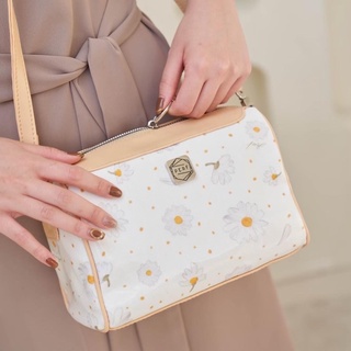 [ลดทันที 90.- ใช้โค้ด SEPALBA] PERF กระเป๋าสะพาย รุ่น Katie bag (ลาย Daisy)