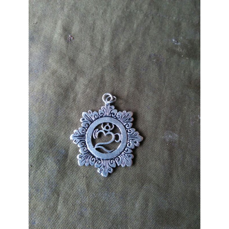 จี้สัญลักษณ์อัลปาก้า Omkara Bali