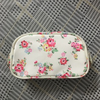 กระเป๋าเครื่องสำอาง Cath Kidston แท้100% ของใหม่‼️