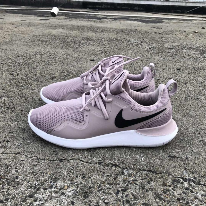 Nike tessen purple hotsell