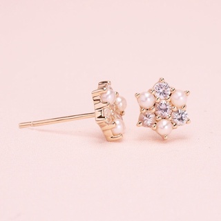 Grace Fine Jewelry ต่างหูมุกแท้ 9K ทรงดอกไม้พลอยไพลิน