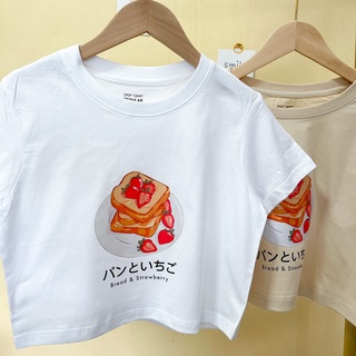 Fleurladyz-เสื้อยืดครอป ลาย Bread&amp;Strawberry ผ้าcotton100%
