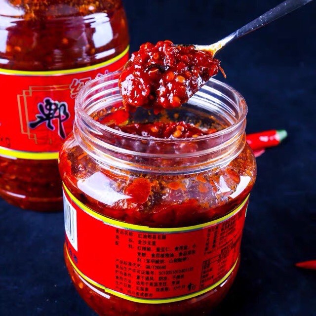 ชวนเจียวน้ำมันแดง Pixian Doubanjiang ซอสพริกเสฉวนพิเศษซอสผัดผักปรุงรส 500g. Doubanjiang ขวดเล็กสำหรับร้านอาหาร500g