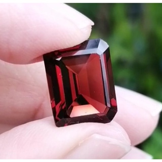 พลอยโรโดไรด์การ์เนต ( Rhodolite garnet ) นน8.05กะรัต