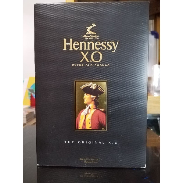 Hennessy XO กล่องและขวดเปล่า