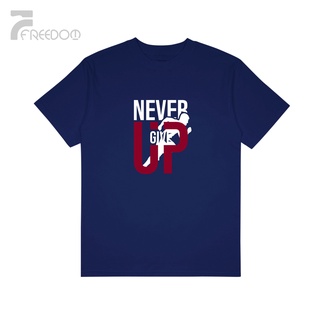 เสื้อยืดcalandfashionเสื้อยืด พิมพ์ลาย Never Give Up Original FRDM0013 Freedom Apparel สําหรับผู้ชายS-5XL