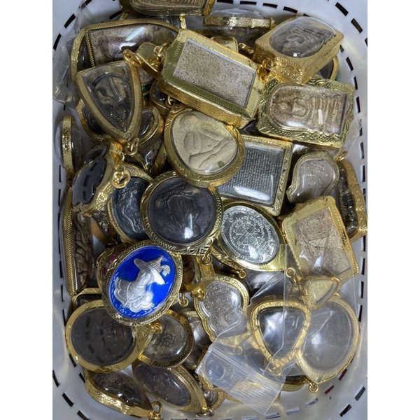 กล่องสุ่ม พระเลี่ยมกรอบทองไมครอน การันตรี มี3-4องค์ทุกกล่อง