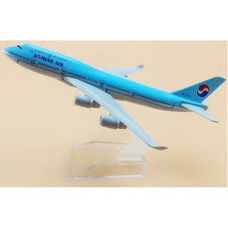 โมเดลเครื่องบิน KOREAN AIR Boeing 747-400 ขนาด 16 ซม.ทำด้วยเหล็ก  สวย งานละเอียด - ของขวัญ ของสะสม ของตั้งโชว์