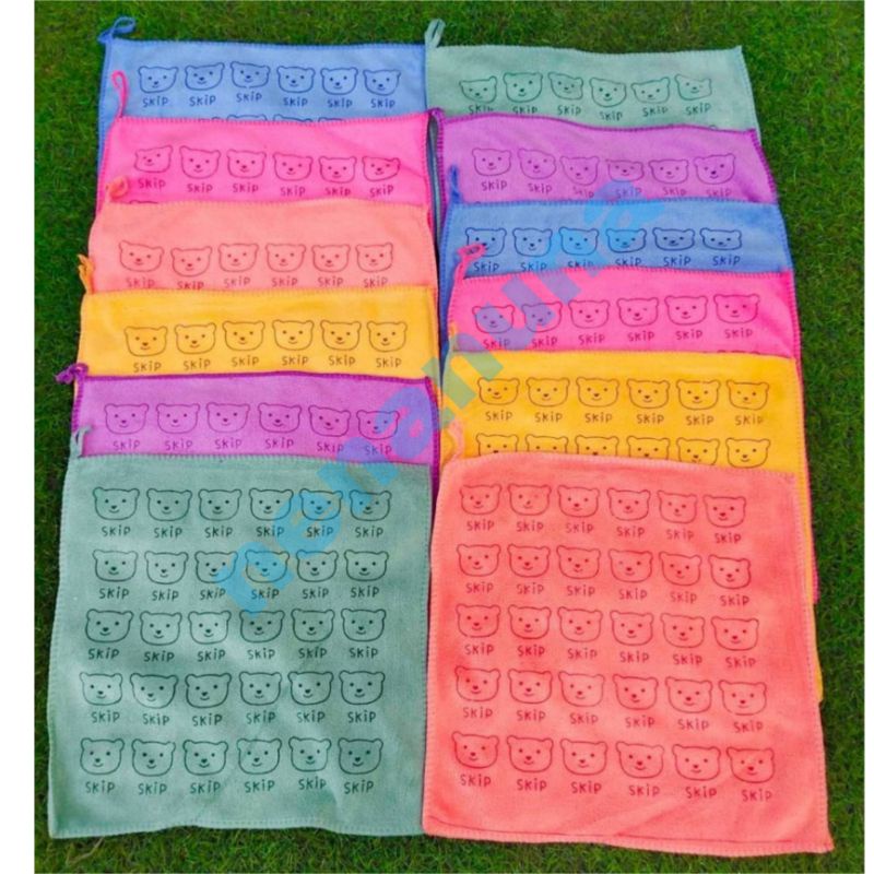 ผ้าไมโคร เนื้อนาโน  หนา300กรัม ขนาด30×30cm  สีอาจไม่ตรงนะคะเพราะว่ามาแต่ละ รอบไม่เคยตรงกันค่ะ