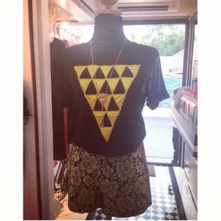 เสื้อสีดำแต่งลายสีทองผ้าบางใส่สบาย ไซส์ S