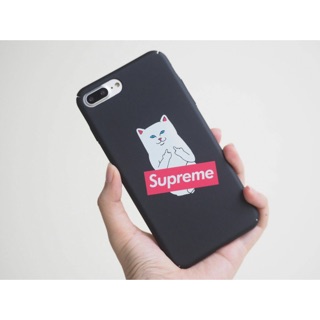 ✨เคสแข็งแมวชูนิ้ว supreme 110฿