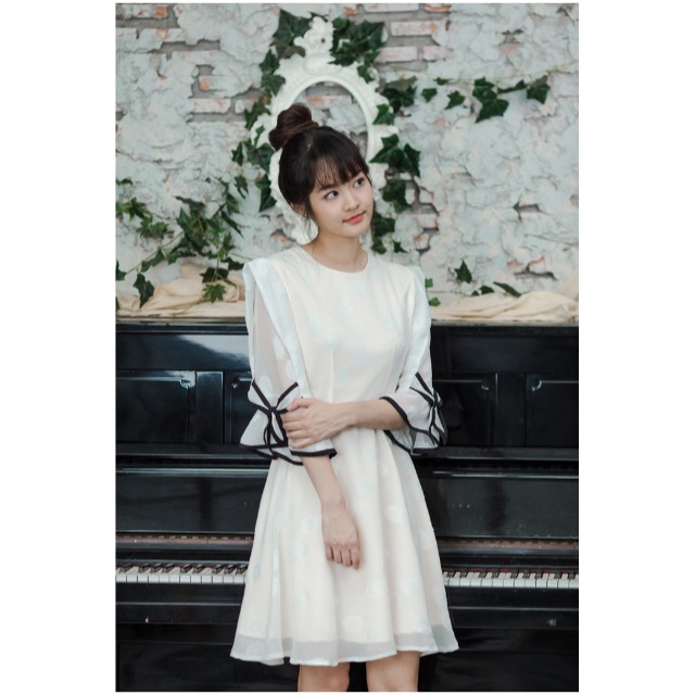 เดรสระบายสีขาวแบรนด์ PYN