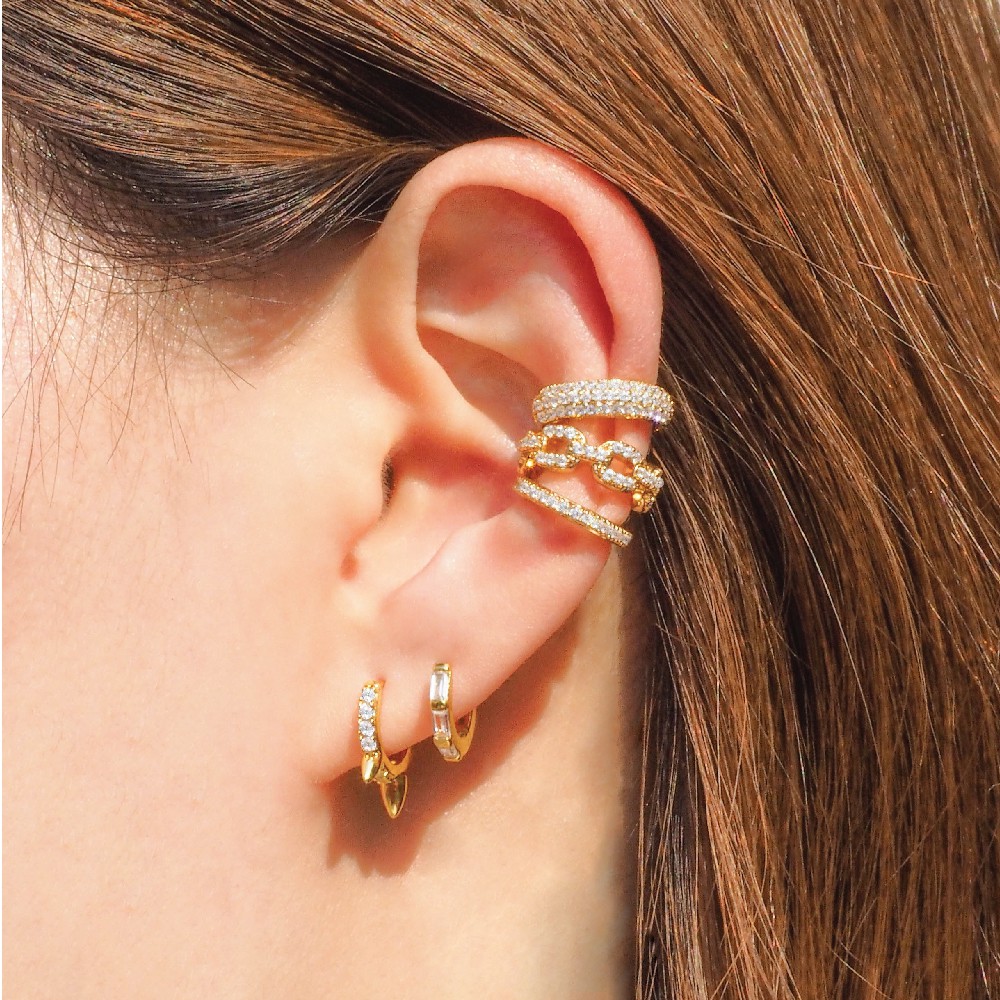 Shependence ต่างหูห่วงสไปค์คริสตัล (Spike Pave Huggie Earrings)