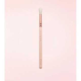 Zoeva 221 Luxe Soft Crease Brush Rose Golden Vol.2 - Rose golden ferrule with a rosy pink wooden handle