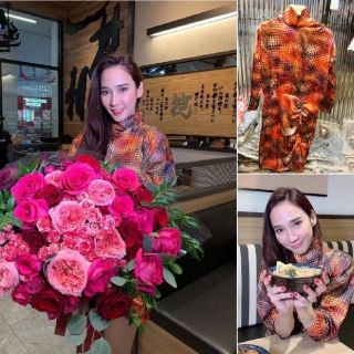 ชุดเดรสทรงคอปิ่น เข้ารูป ซิปหลังค่ะ ผ้ามันเงายึดได้ สีสวยเก๋สุดๆห้ามพลาดนะค่ะ