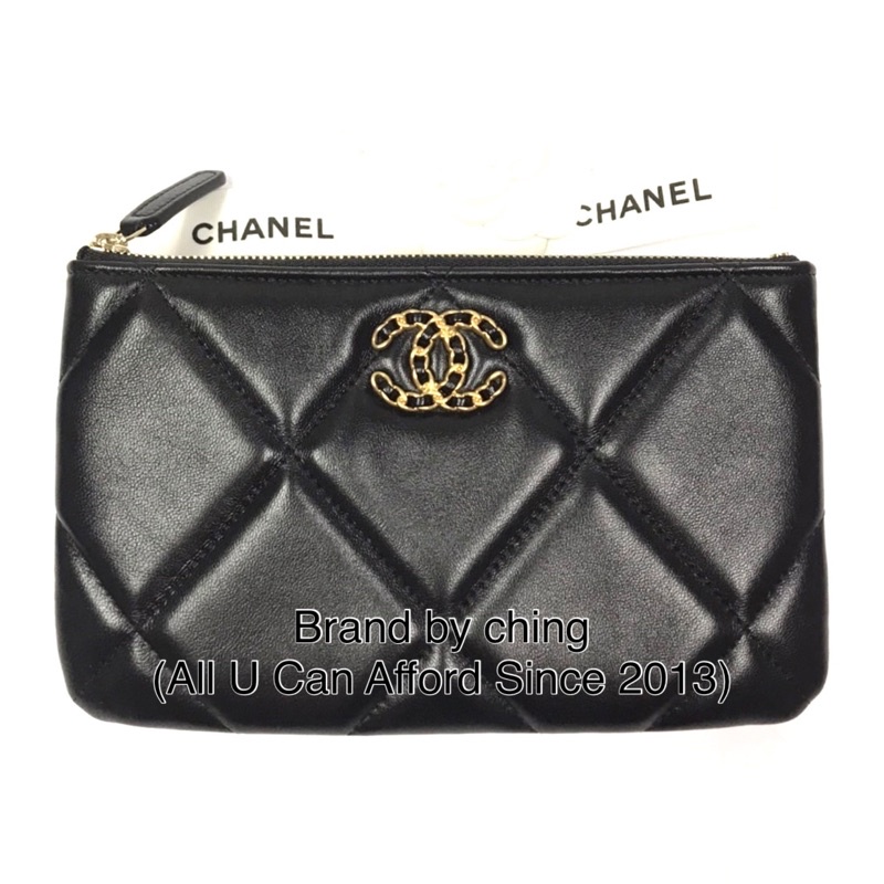 New Chanel 19 O Case 8” in Black Holo31