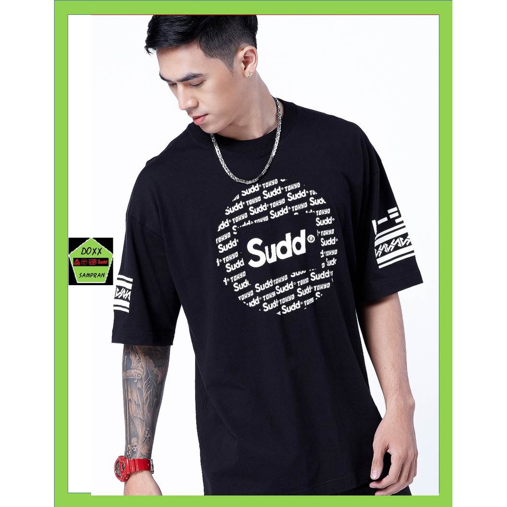 Sudd เสื้อคอกลมชาย ทรง oversize รุ่น Omaru สีดำ