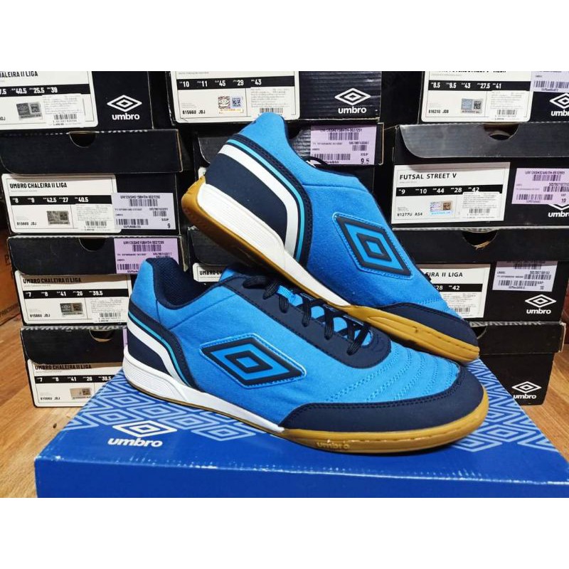 รองเท้าฟุตซอล Umbro  มือ1 พร้อมกล่อง