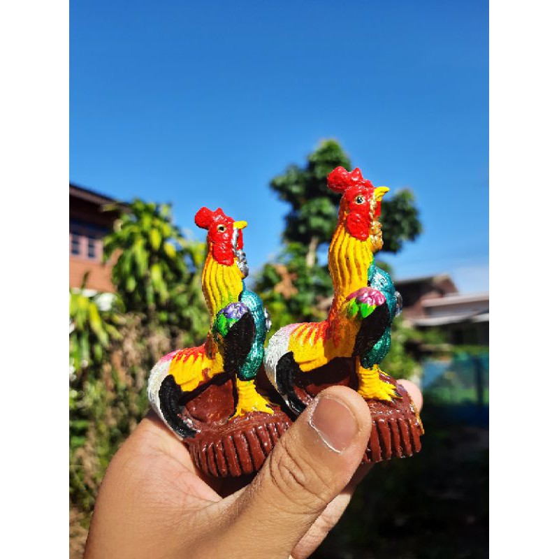 ไก่แก้บนไก่แก้บนไอ้ไข่วัดเจดีย์ไก่ไซส์มินิสูง 10 เซนติเมตร เซ็ทสีสด ติดเพชร สวยสง่ากระทัดรัด ราคาคู่ละ 55 บาท