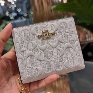 แท้💯% 🎀 COACH C7353 กระเป๋าสตางค์ผู้หญิง/ลายนูน C/กระเป๋าใส่เหรียญ/ที่ใส่บัตร/กระเป๋าสตางค์หนัง