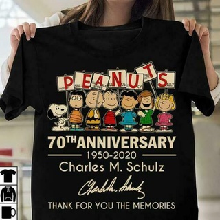 [S-5XL]เสื้อยืดแขนสั้น ผ้าฝ้าย พิมพ์ลาย Details Peanuts Snoopy ครบรอบ 70 ปี 1950-2020 สีดํา สําหรับผู้ชาย