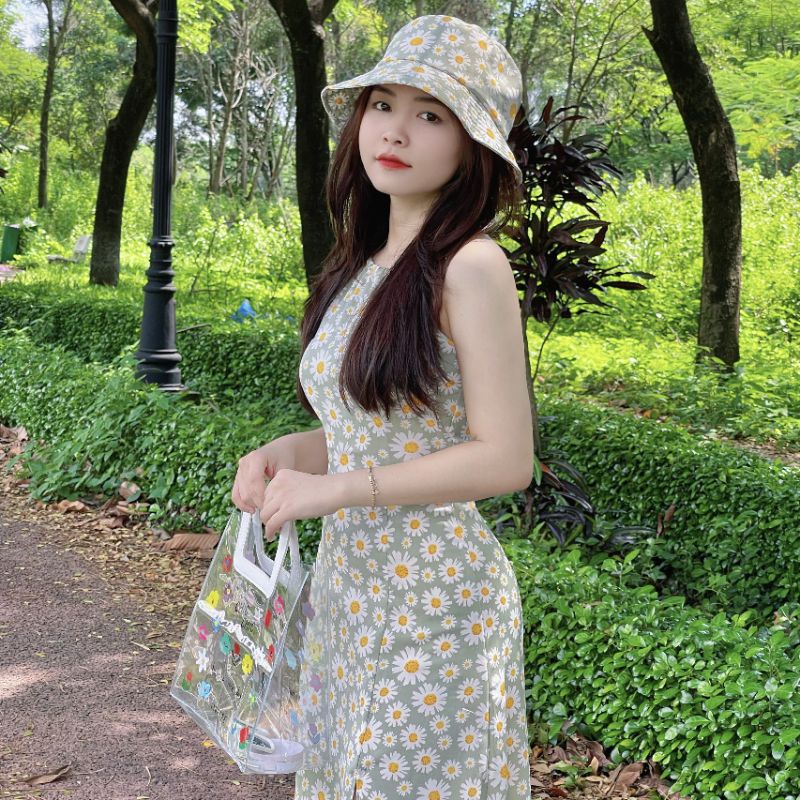 ชุดเดรสสายเดี่ยวยาว Awo ที่เย้ายวน