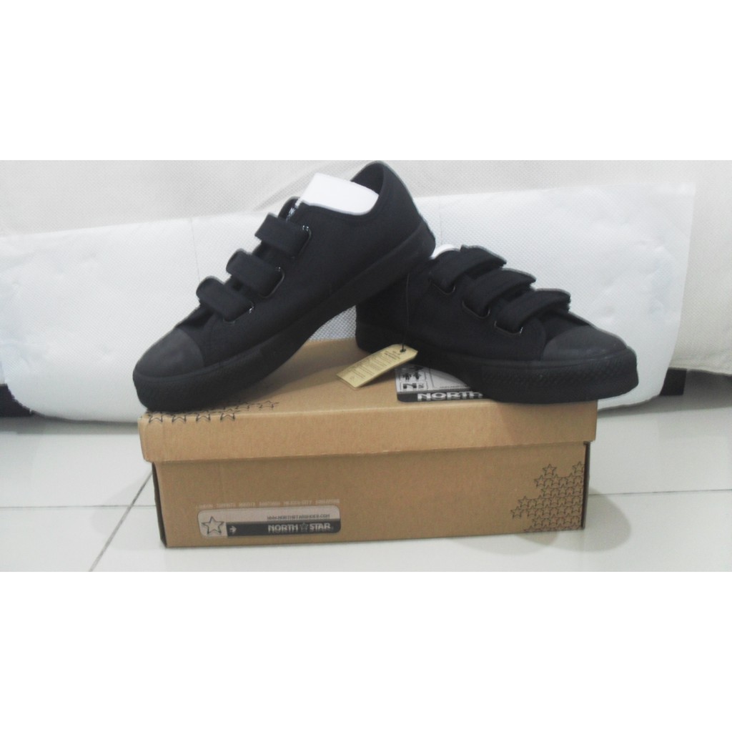 รองเท้านักเรียน North Star Black 889-6604