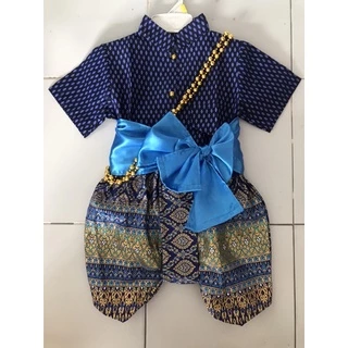 รุ่นคอจีนราชปะแตน(ผ้าพี่หมื่น) โจงพิมพ์ทองสีน้ำเงิน เซต 3 ชิ้น ( เสื้อ+โจง+ผ้าคาดเอว ) ชุดไทยเด็กชาย