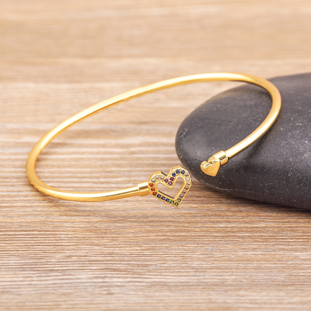 คลาสสิก Charm รูปหัวใจสีสัน Rhinestone Cuffs Gold Zircon กําไลข ้ อมือผู ้ หญิงอารมณ ์ เครื ่ องประดับ