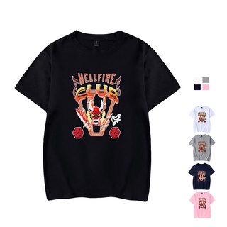 งานพิมพ์อเนกประสงค์ทุกวันเสื้อยืดลําลอง แขนสั้น พิมพ์ลายกราฟิก Hellfire Club Stranger Things Season 4 แฟชั่นฤดูร้อน สําห