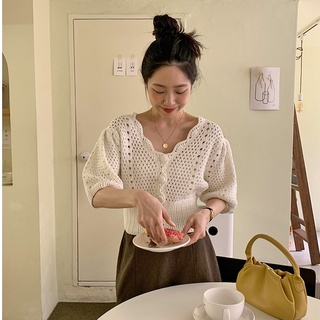 เสื้อยืดกันหนาว คอวี แขนพัฟ ลายดอกไม้ สีพื้น