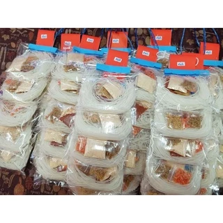 ก๋วยเตี๋ยวพวง ครบเครื่องพร้อมทาน 1พวงมี 5 ห่อ