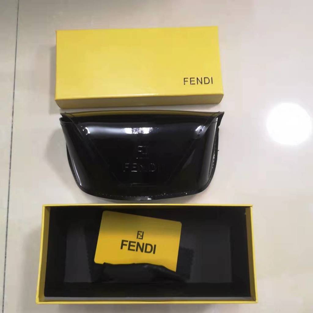 กล่องของขวัญ กล่องแว่นกันแดด ของแท้