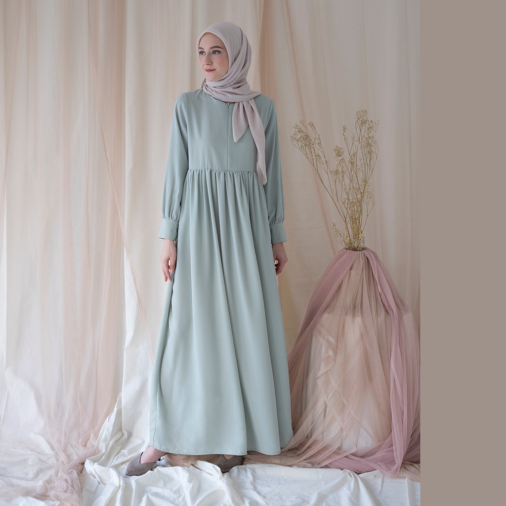 Basic Dress by Aqa Label - ชุดเดรสมุสลิมสําหรับให้นมลูกและหญิงตั้งครรภ์ที่เป็นมิตรใน Sand, Navy, Bla