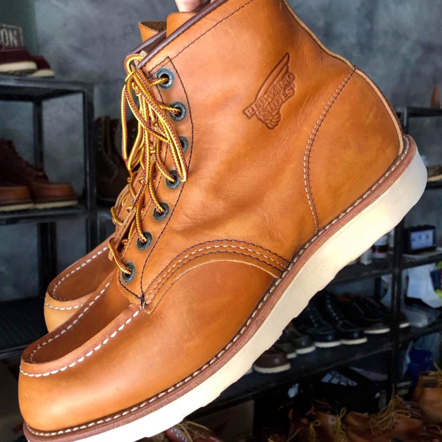 Red Wing 875 / Samut Wirawat