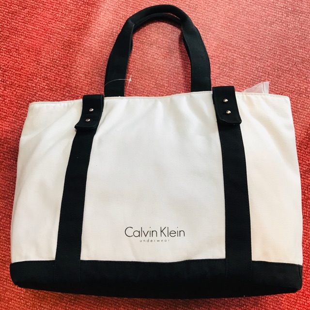 Calvin Klein กระเป๋ามือสอง แบรนด์แท้