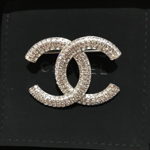 Chanel เข็มกลัด มือสอง สภาพสวยมาก ของแท้💯% ไม่แท้คืนเงิน10เท่า