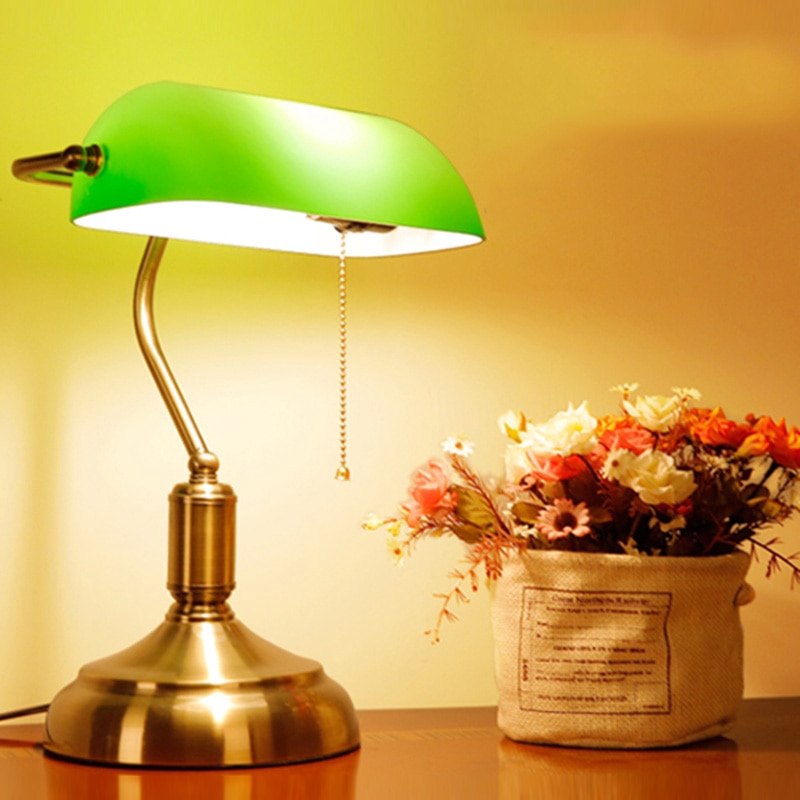 โคมไฟตั้งโต๊ะ สีเขียว สไตล์วินเทจ สําหรับร้านกาแฟ ห้องนอน ข้างเตียง AC 220V