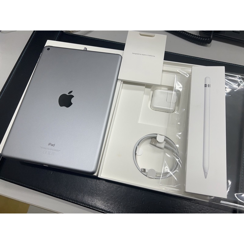 ขาย iPad Gen 6 สี Grey 32gb Wifi (7,500.-) + Apple Pencil Gen1 เครื่องศูนย์ไทย อุปกรณ์แท้ ครบกล่อง ใส่เคสตลอด สภาพสวย 99