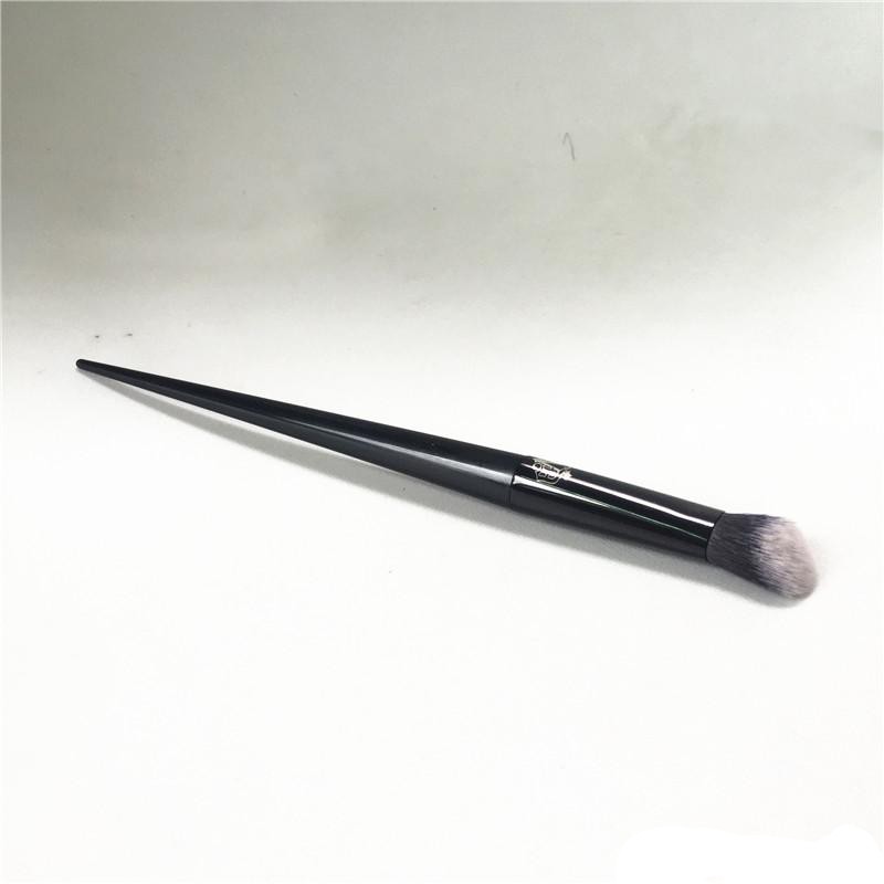 K lock-it edge แปรงคอนซีลเลอร์ 35 มุม Kat Von D contour ราคา ถูกที่สุด ดีลบีเคเค แกลเลอรีภาพที่ 5
