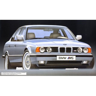 โมเดลรถยนต์ FUJIMI BMW M5 1/24