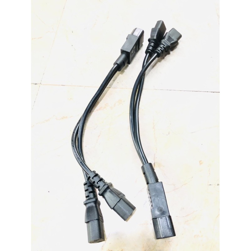 Y ประเภท Splitter สายเคเบิลอะแดปเตอร์เดี่ยว IEC 320 C14 ชายคู่ C13 หญิงสั้นสำหรับโฮสต์คอมพิวเตอร์จอแสดงผล