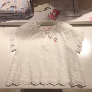 เสื้อ Sanrio แท้ ลดเกือบ 50 % ใหม่ป้ายห้อย Size 120-130 เสื้อซานริโอ้ เสื้อคิตตี้ เสื้อ Kitty