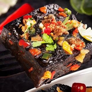เต้าหู้เหม็น พร้อมส่ง มีหลายรส(长沙臭豆腐) เป็นเต้าหู้หมักชนิดหนึ่งซึ่งมีกลิ่นเป็นเอกลักษณ์