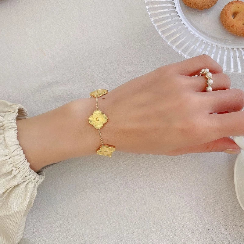 สร้อยคอ สร้อยข้อมือไทเทเนียม จี้ใบโคลเวอร์สี่แฉก เข้ากับทุกการแต่งกาย สไตล์เกาหลี ญี่ปุ่น แฟชั่นสําหรับผู้หญิง thumbnail 9