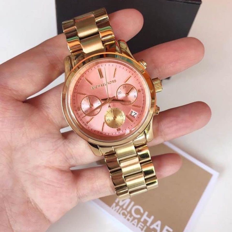นาฬิกาข้อมือผู้หญิง แบรนด์ Michael Kors สีทอง หน้าปัดชมพู