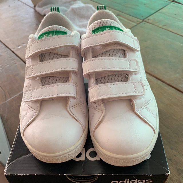 รองเท้า adidas neo 18cm มือสองพร้อมกล่อง