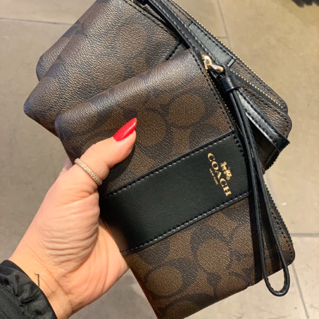 CORNER ZIP WRISTLET IN SIGNATURE COATED CANVAS WITH LEATHER STRIPE (COACH F58035)