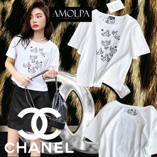 เสื้อยืด CHANEL งานปักแน่นๆ ลายใหม่  2022SS  บอกเลยงานสวยม๊ากกกกก  เนื้อผ้าดีมากๆค่ะค๊าลูกค้า  ผ้าเย็นๆ ใส่สบายสุดๆ