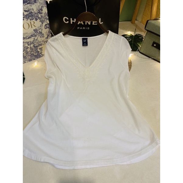 เสื้อยืดสีขาวคอวีGAPแท้